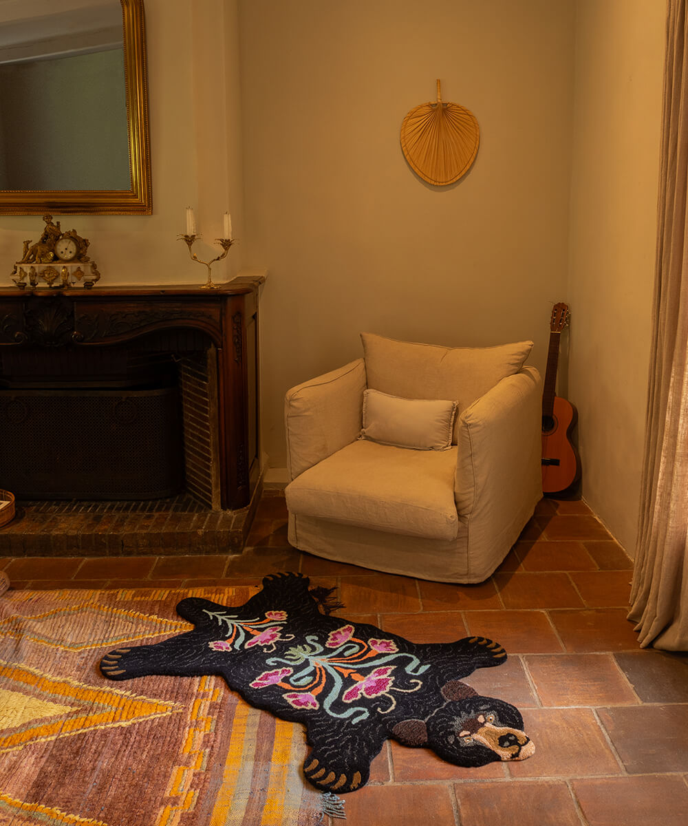 Blooming Bear gulvtæppe, Large - Black